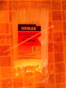 Упаковка нейлоновых стяжек